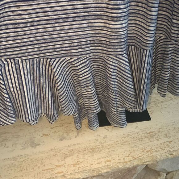 Lularoe Maureen size M - Picture 6 of 9